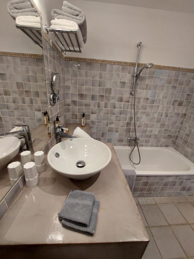Budget Double Room,1233123575:JPEG
